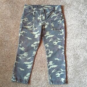 Kut from the Kloth Camo Crop Straight Leg Jeans Size 4P
